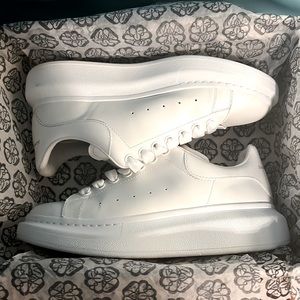 Size : 39, Color: White on white ,Condition: Never touched